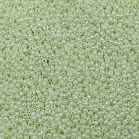 (37152) Бисер полупрозрачный жемчужный с цв.центром 10/0, круг.отв., 50г, Preciosa
