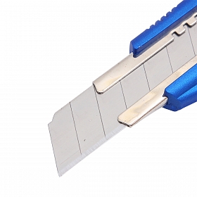 LAMARK212 Нож 18 мм, корпус soft touch, синий