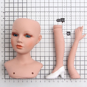 27025 НАБОР №2 'Дама' Фарфоровая заготовка для изготовления куклы: руки,ноги,голова гл.-голуб.